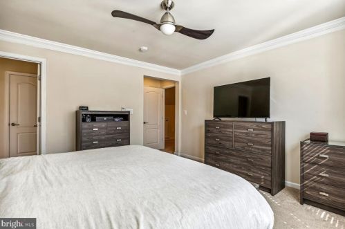 3570 Huntley Manor Ln, Alexandria VA  22306-5111 exterior