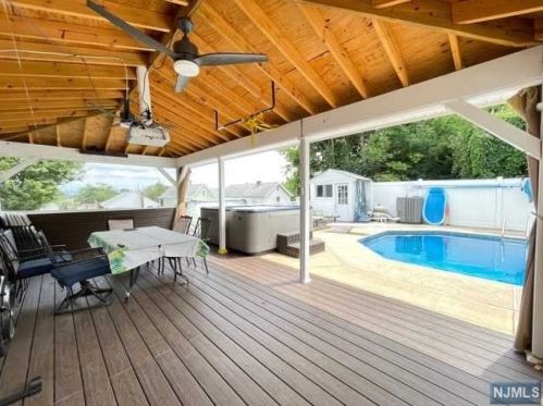 58 Hackensack St, East Rutherford NJ 07073-1415 exterior