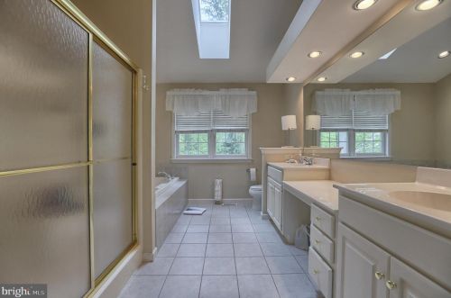 1014 Peggy Dr, Hummelstown PA 17036-9025 exterior