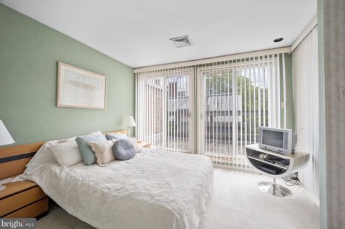 331 2nd St, Philadelphia PA 19122-3324 exterior