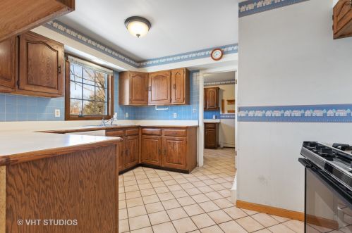 3915 Wilderness Rdg, Bull Valley IL 60012-1718 exterior