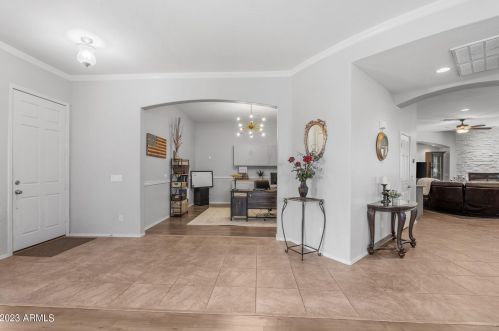 2425 Barbie Ln, Phoenix AZ  85085-5004 exterior