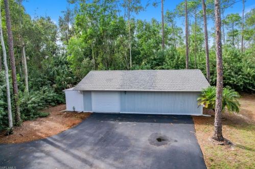 6800 Bottlebrush Ln, Naples FL 34109-3807 exterior