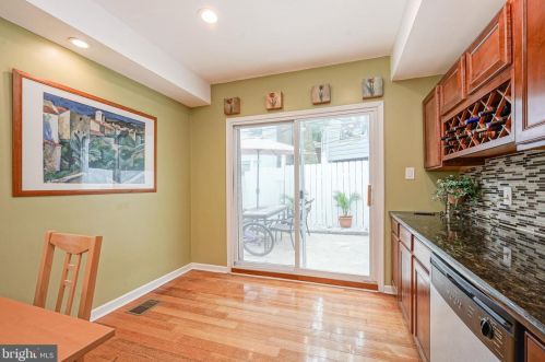 1134 Carpenter St, Philadelphia PA 19147-3608 exterior