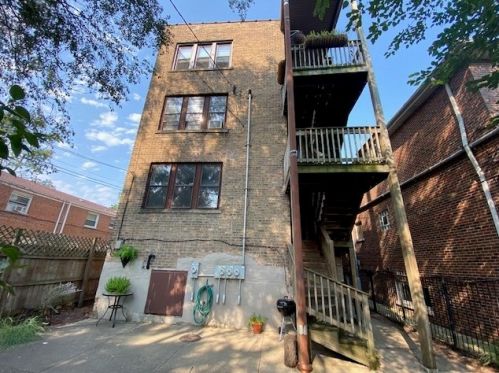 7409 Claremont Ave, Chicago IL 60645-1703 exterior