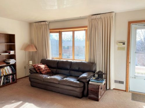 3344 Kathy Dr, Pittsburgh, PA 15204-1512