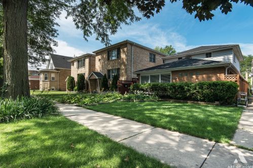 6024 Artesian Ave, Chicago IL 60659-4101 exterior