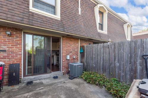 1841 Mansard Dr, Saint Louis MO 63125-2336 exterior