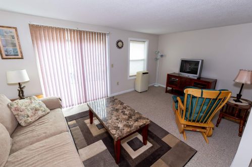 18 Vinton Dr, Concord NH 03303-1584 exterior