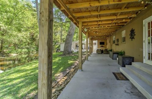 8919 Arrawana Ave, Tampa FL 33614-1810 exterior