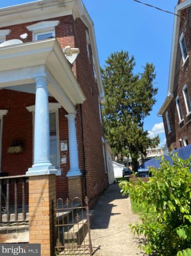 1 4th St, Pottstown PA  19464-5275 exterior