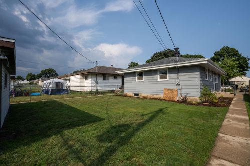 5741 96th St, Milwaukee WI  53225-2614 exterior