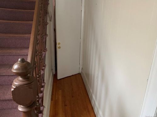 4023 Gunther Ave, Bronx NY 10469-2727 exterior