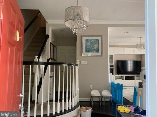 7401 Dunnington Pl, Alexandria VA  22315-5248 exterior