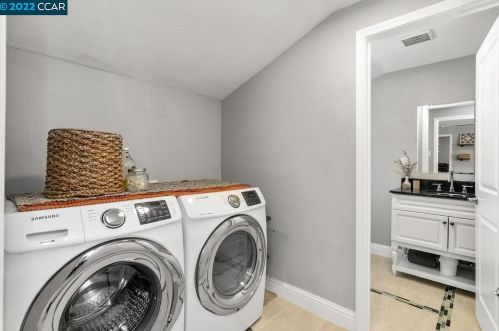 2521 Maple Ave, Concord CA 94520-1822 exterior