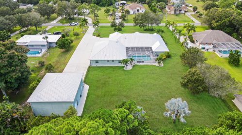 4904 Palmetto Dr, Fort Pierce FL 34982-3222 exterior