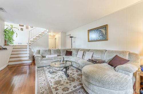 1 Charles Ct, Edison NJ 08820-2818 exterior