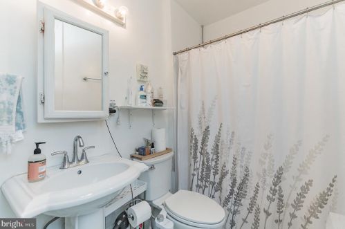 206 S St, Washington DC  20002-1571 exterior