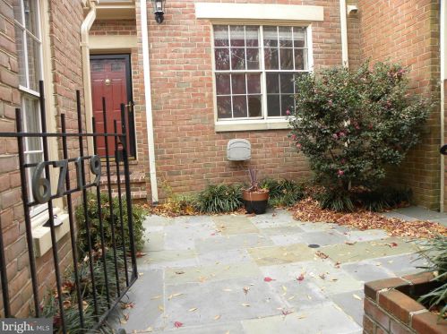 6719 Corner Ln, Mc Lean VA  22101-3823 exterior