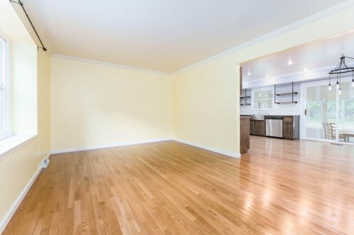 1281 Timber Oaks Ct, Plainwell, MI 49080-1917