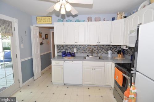 4 Hanover Dr, Cookstown NJ 08511-1005 exterior