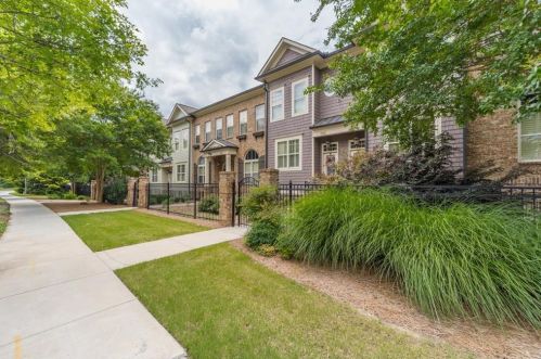 2440 Gatebury Cir, Atlanta, GA 30341-2633