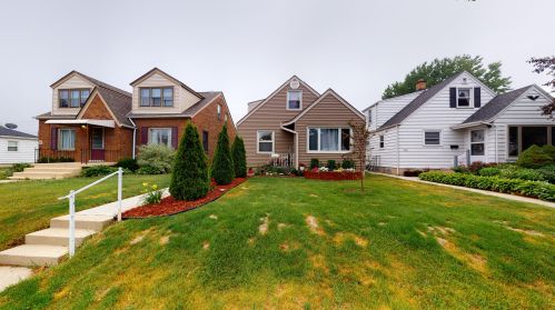 3573 19th St, Milwaukee, WI 53221-1501