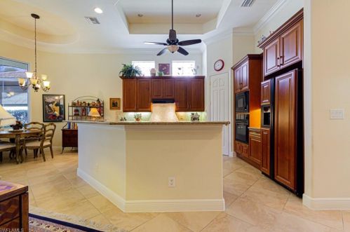 5962 Hammock Is Cir, Naples FL 34119-4649 exterior