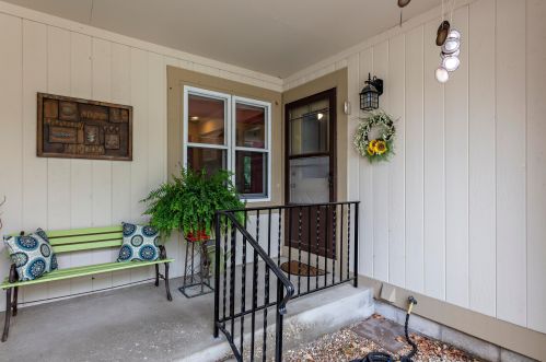 635 Aspenwood Ct, Milwaukee WI 53217-1603 exterior