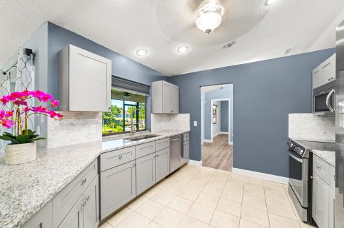 117 Sagamore Ter, Fort Pierce FL 34983-1262 exterior