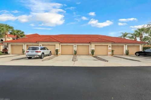 2790 Cypress Trace Cir, Naples FL 34119-8572 exterior