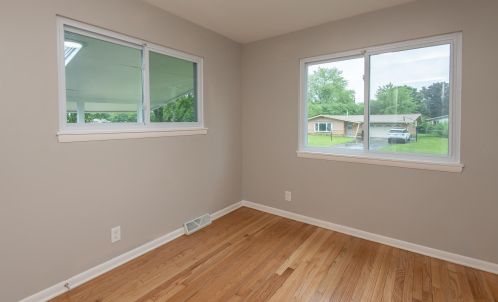 8084 Grandview Dr, Milwaukee WI  53223-3429 exterior