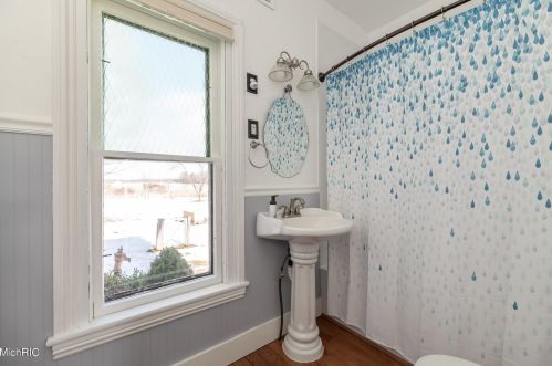 1104 Hoffman St, Three Rivers MI 49093-1017 exterior