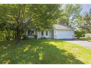 984 Moonlight Dr, Saint Paul, MN 55125-8536