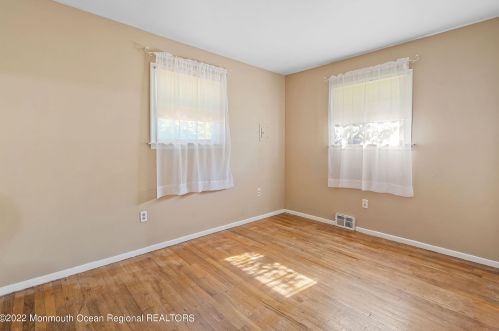 22 Castle Ave, Jackson Twp NJ 08527-2513 exterior