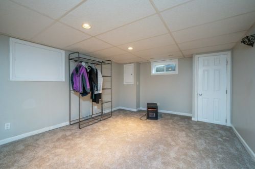 61 Forris St, West Springfield MA 01089-2380 exterior