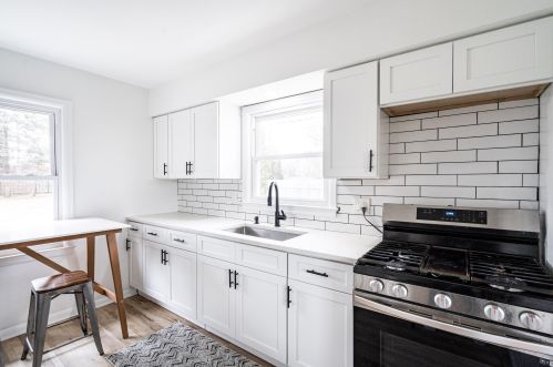 7728 Forest Home Ave, Milwaukee, WI 53220-3336