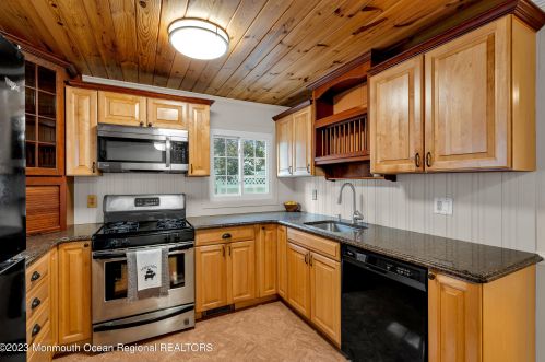 1502 River Ave, Point Pleasant Beach NJ 08742-4366 exterior