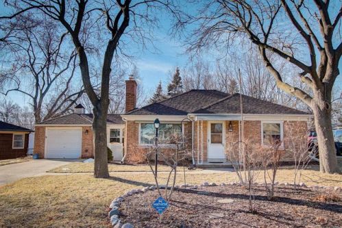 4075 Glenway St, Milwaukee, WI 53222-1150