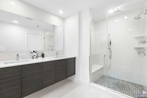 55 Knox Ave, Cliffside Park NJ 07010-3102 exterior