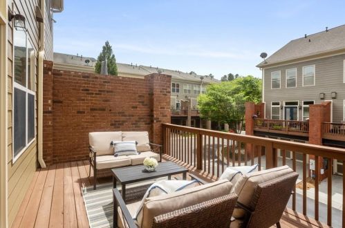 1737 Breyerton Dr, Atlanta GA 30329-4712 exterior