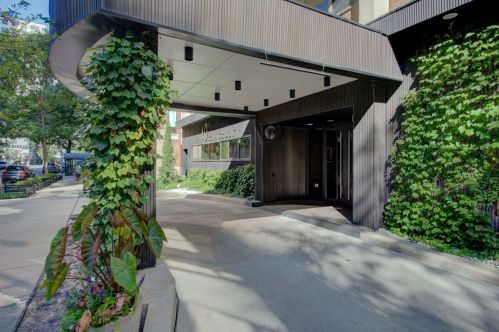 40 Cedar St, Chicago IL  60611-1138 exterior