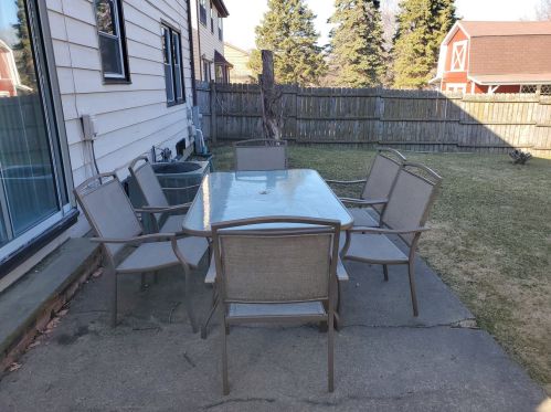 2055 Chestnut St, Waukegan IL 60085-3806 exterior