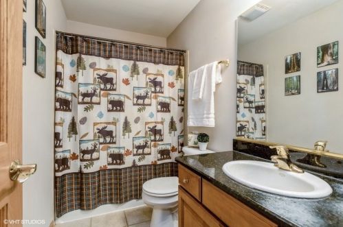 1280 Walnut Gln Dr, Bull Valley IL 60014-6843 exterior