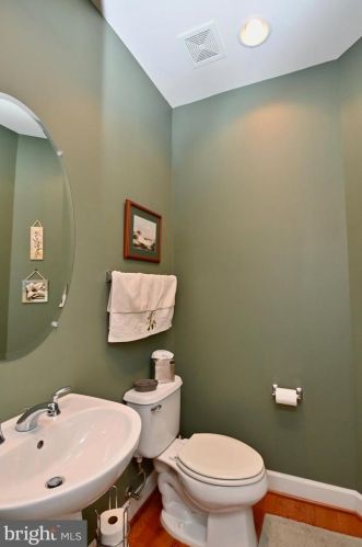 5718 Colfax Ave, Alexandria VA 22311-1012 exterior