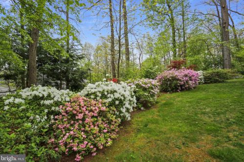 12908 Circle Dr, Rockville MD 20850-3717 exterior