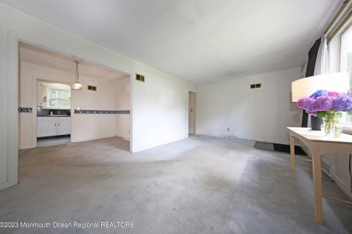 65 Little Silver Pkwy, Little Silver NJ 07739-1118 exterior