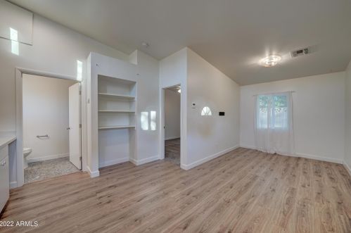 7814 11th Ave, Phoenix AZ  85021-7113 exterior