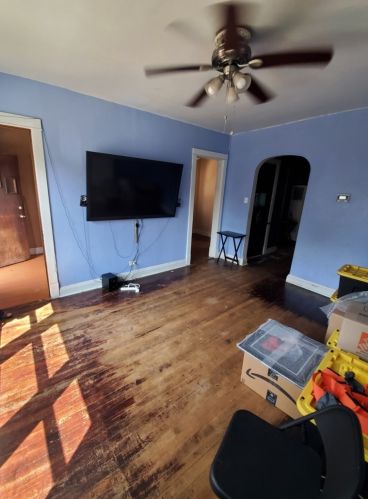 8239 Escanaba Ave, Chicago IL  60617-2120 exterior