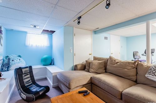 17 Dryden Way, Commack NY 11725-1927 exterior